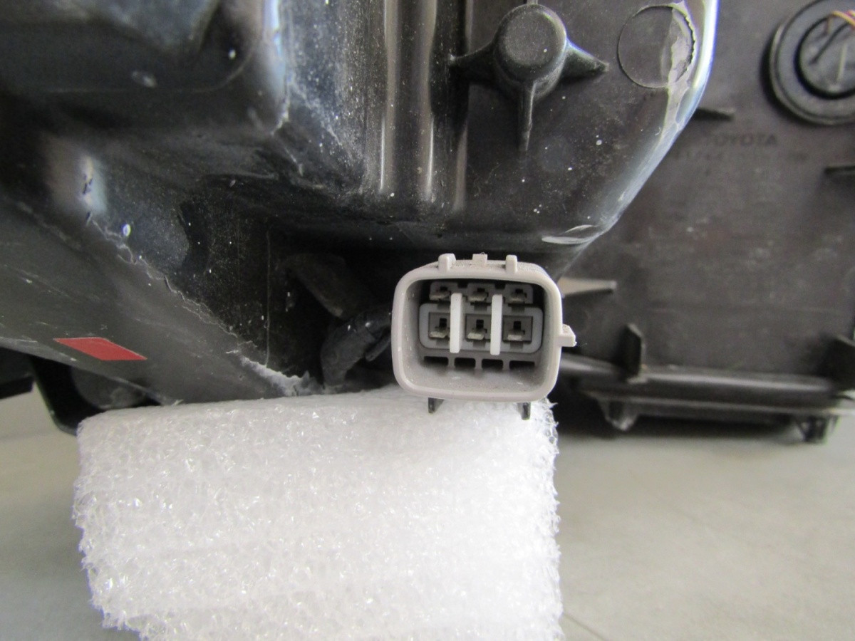 KOPLAMP TOYOTA CHR C-HR 16-19 LENS MET LED LH 81150-F4031 S916/4K/16G