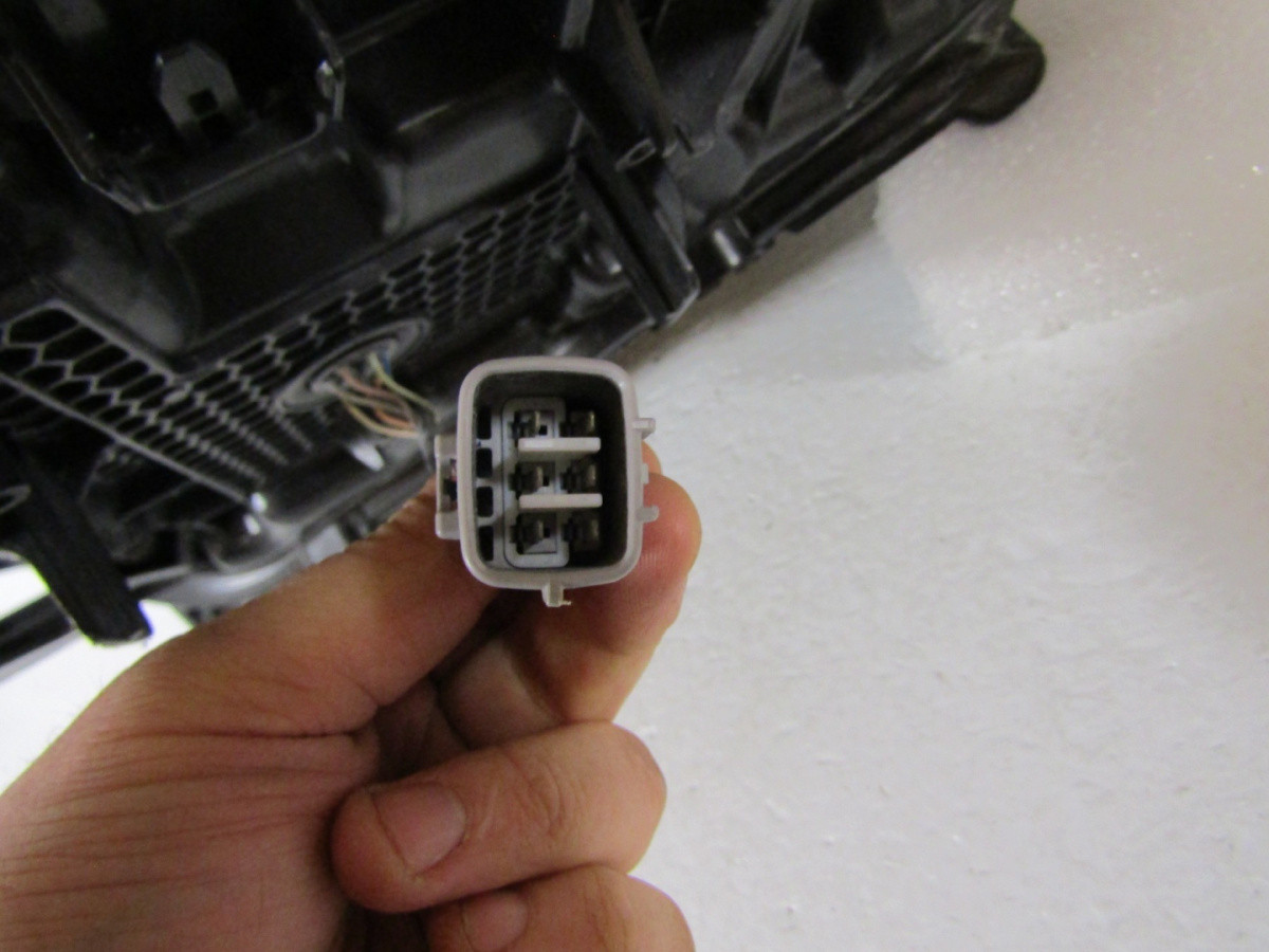 KOPLAMP TOYOTA HIGHLANDER 4 IV XU70 VOLLEDIGE LED 19- RH A304/B83