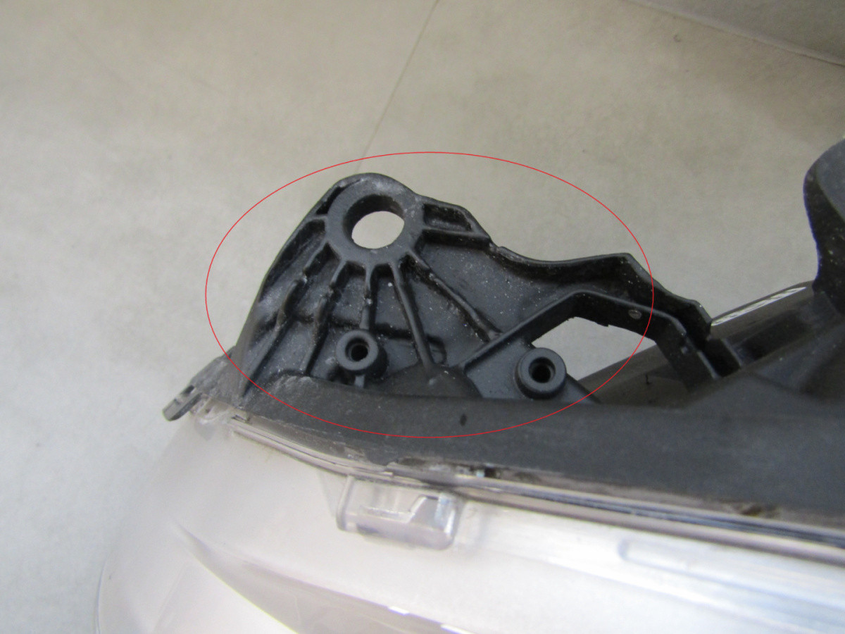 KOPLAMP Peugeot 208 1 I Facelift STANDAARD LENS + LED 15-19 LH 9810805780 Q666/K5 11E