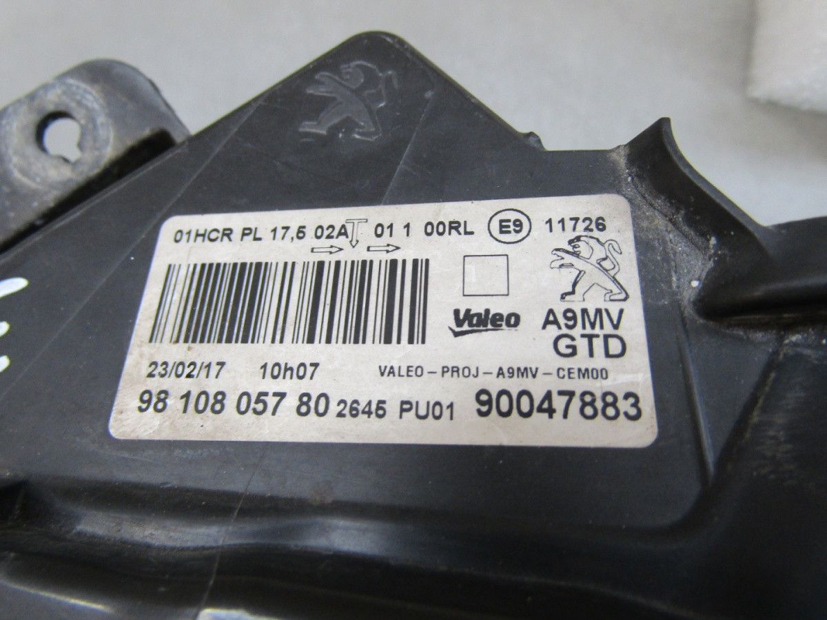 KOPLAMP Peugeot 208 1 I Facelift STANDAARD LENS + LED 15-19 LH 9810805780 Q666/K5 11E