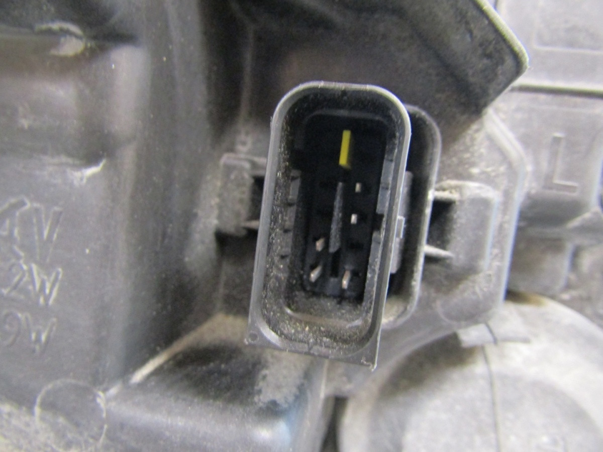 Koplamp Peugeot 208 II 2 LED 19-23 LH Links 9833036380 Q1603/K4 12B