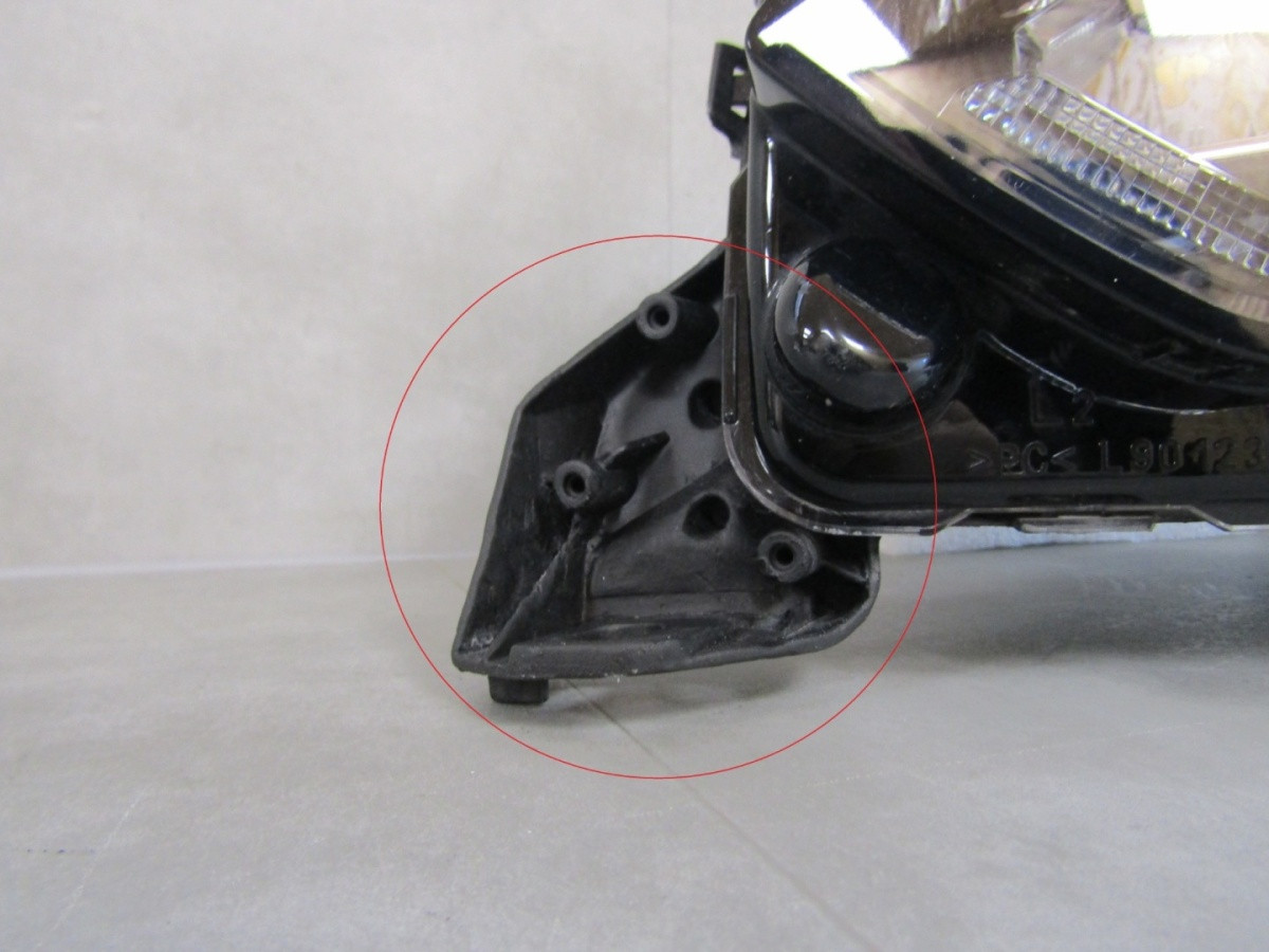 Koplamp Peugeot 208 II 2 LED 19-23 LH LINKS9833036380 Q1602/K4 15F