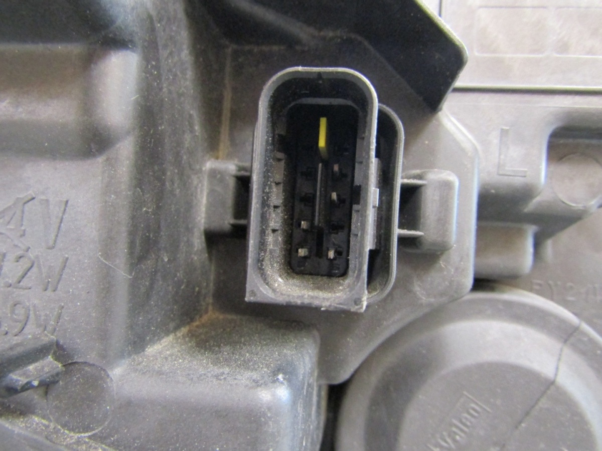 Koplamp Peugeot 208 II 2 LED 19-23 LH LINKS9833036380 Q1602/K4 15F