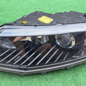 Koplamp SKODA OCTAVIA 3 III 5E1 BI-XENON TURNING LAMP 5E1941015B