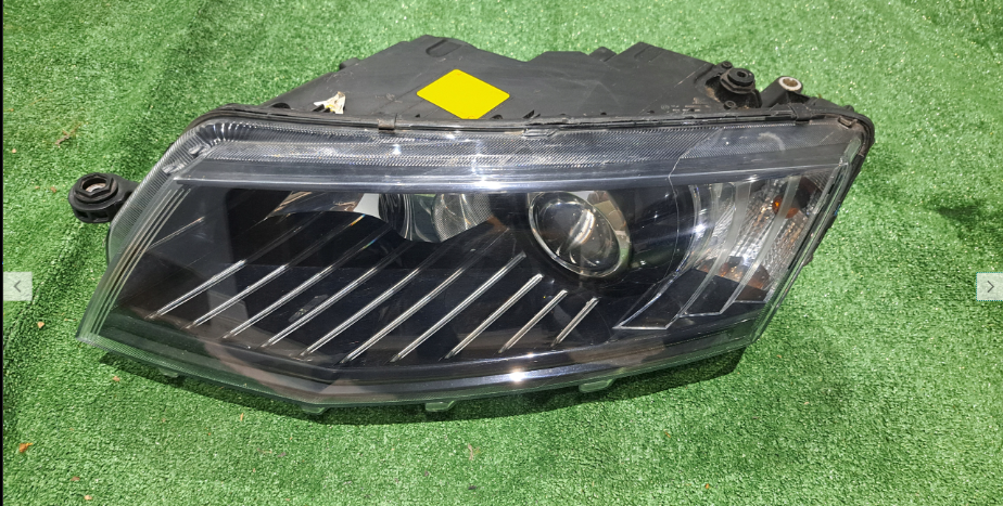 Koplamp SKODA OCTAVIA 3 III BI-XENON TURNING FRONT LAMP