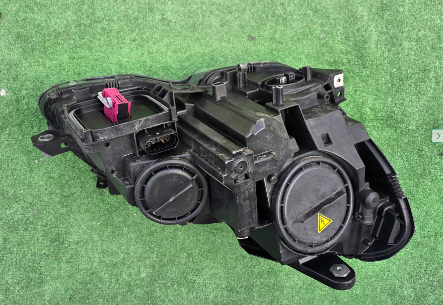 Koplamp MERCEDES C-FACELIFT W204 facelift BI-XENON TURNING FRONT LAMP A2048204339