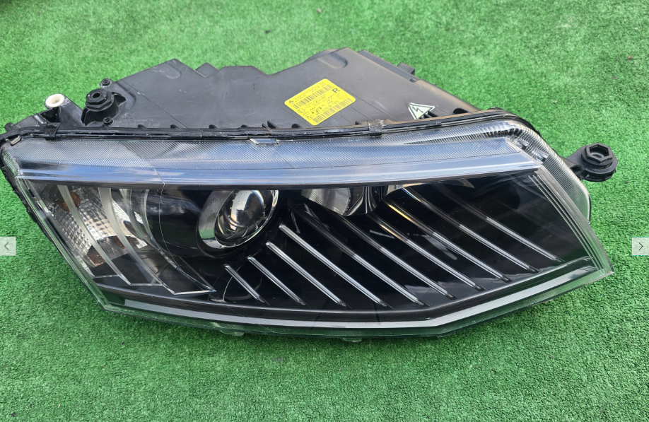 Koplamp SKODA OCTAVIA 3 III 5E1 BI-XENON TURNING FRONT LAMP