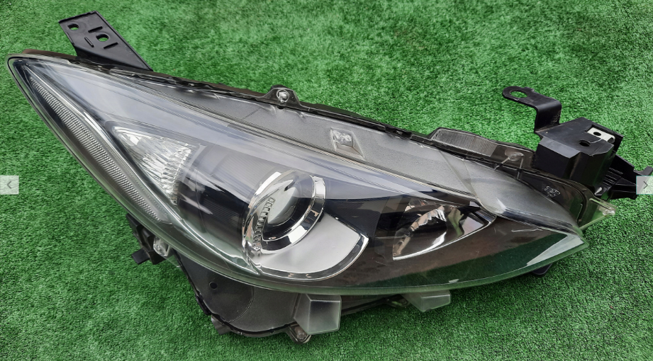Koplamp MAZDA 3 III BM STANDARD FRONT LAMP 13-16r. BHR151030