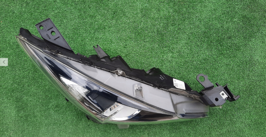 Koplamp MAZDA 3 III BM STANDARD FRONT LAMP 13-16r. BHR151030