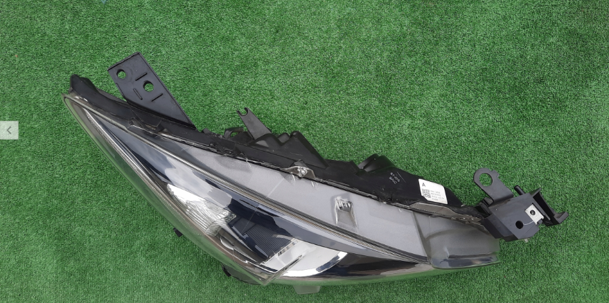 Koplamp MAZDA 3 III BM STANDARD FRONT LAMP 13-16r. BHR151030