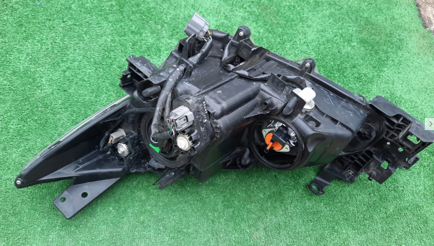 Koplamp MAZDA 3 III BM STANDARD FRONT LAMP 13-16r. BHR151030