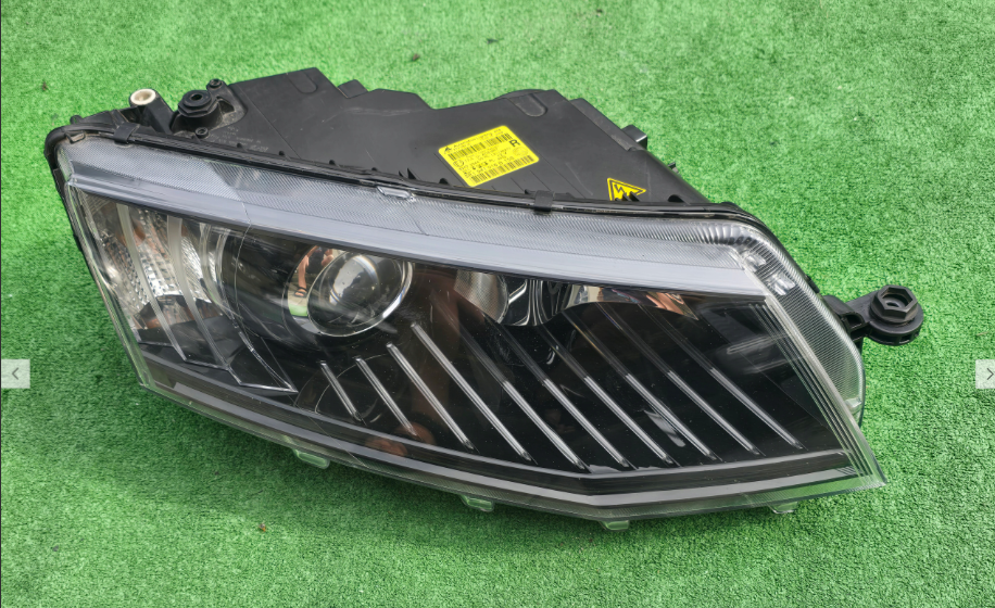 Koplamp SKODA OCTAVIA 3 III 5E1 BI-XENON TURNING FRONT LAMP