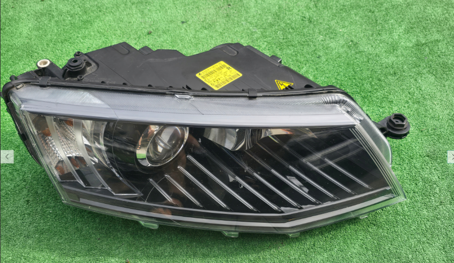 Koplamp SKODA OCTAVIA 3 III 5E1 BI-XENON TURNING FRONT LAMP