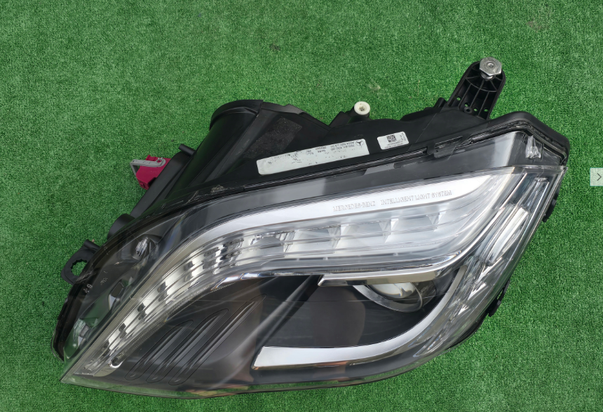 Koplamp MERCEDES GLK W204 FACELIFT BI-XENON TURNING FRONT LAMP A2048202339