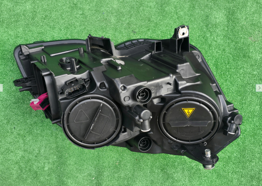 Koplamp MERCEDES GLK W204 FACELIFT BI-XENON TURNING FRONT LAMP A2048202339