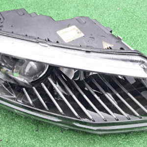 Koplamp SKODA OCTAVIA 3 III 5E1 BI-XENON TURNING FRONT LAMP SET