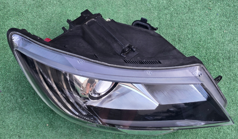 Koplamp SKODA SUPERB 2 II FACELIFT BI-XENON FRONT LAMP 3T1.941.016.H