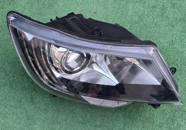 Koplamp SKODA SUPERB 2 II FACELIFT BI-XENON FRONT LAMP 3T1.941.016.H