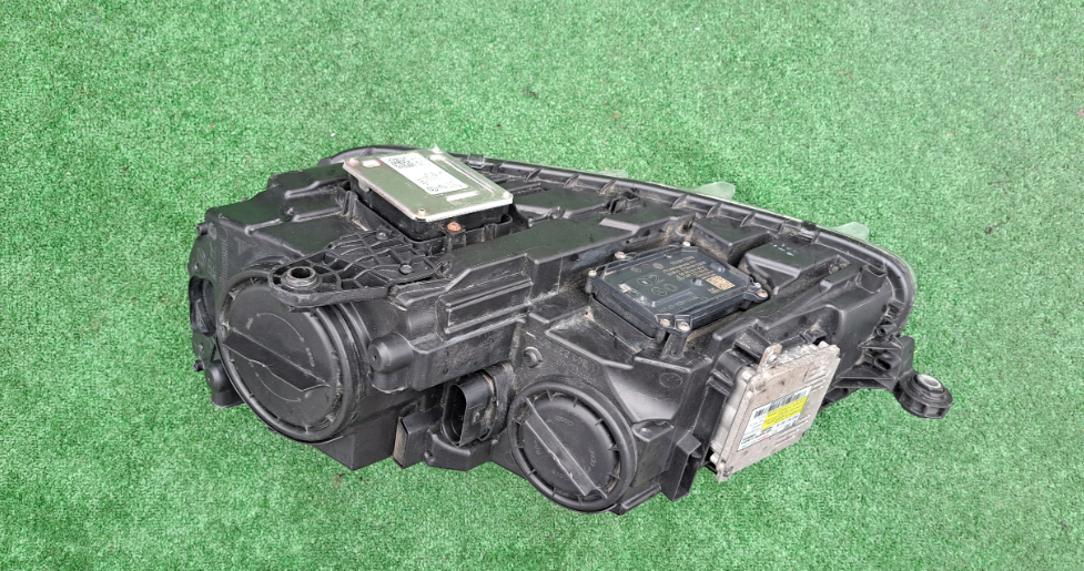 Koplamp SKODA OCTAVIA 3 III 5E1 BI-XENON TURNING FRONT LAMP SET