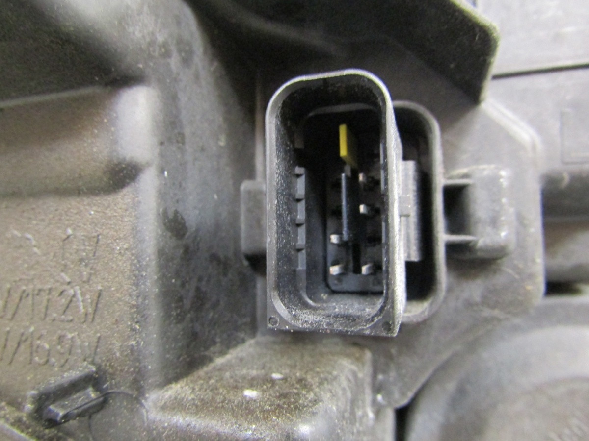 Koplamp Peugeot 208 II 2 LED 19-23 LH Links 9833036380 Q1664/K3 12D