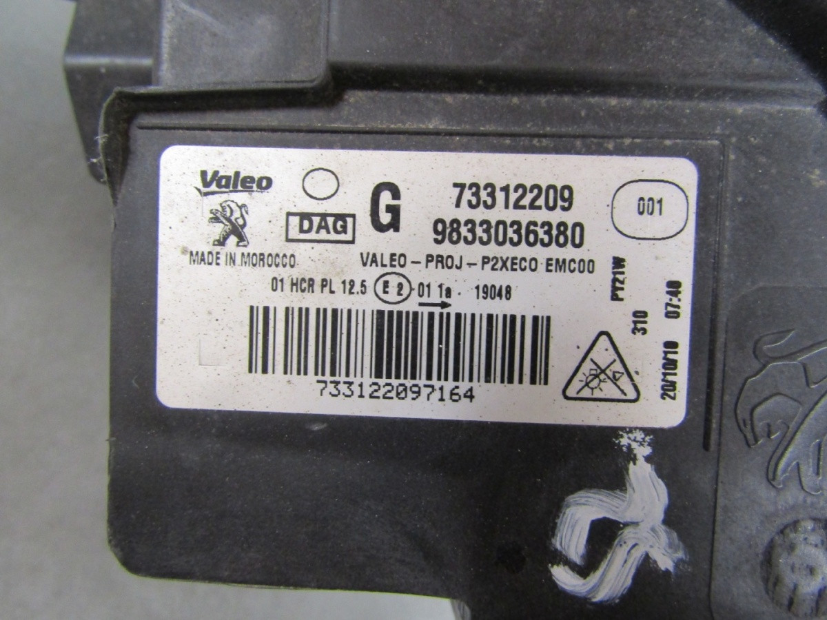 Koplamp Peugeot 208 II 2 LED 19-23 LH Links 9833036380 Q1664/K3 12D