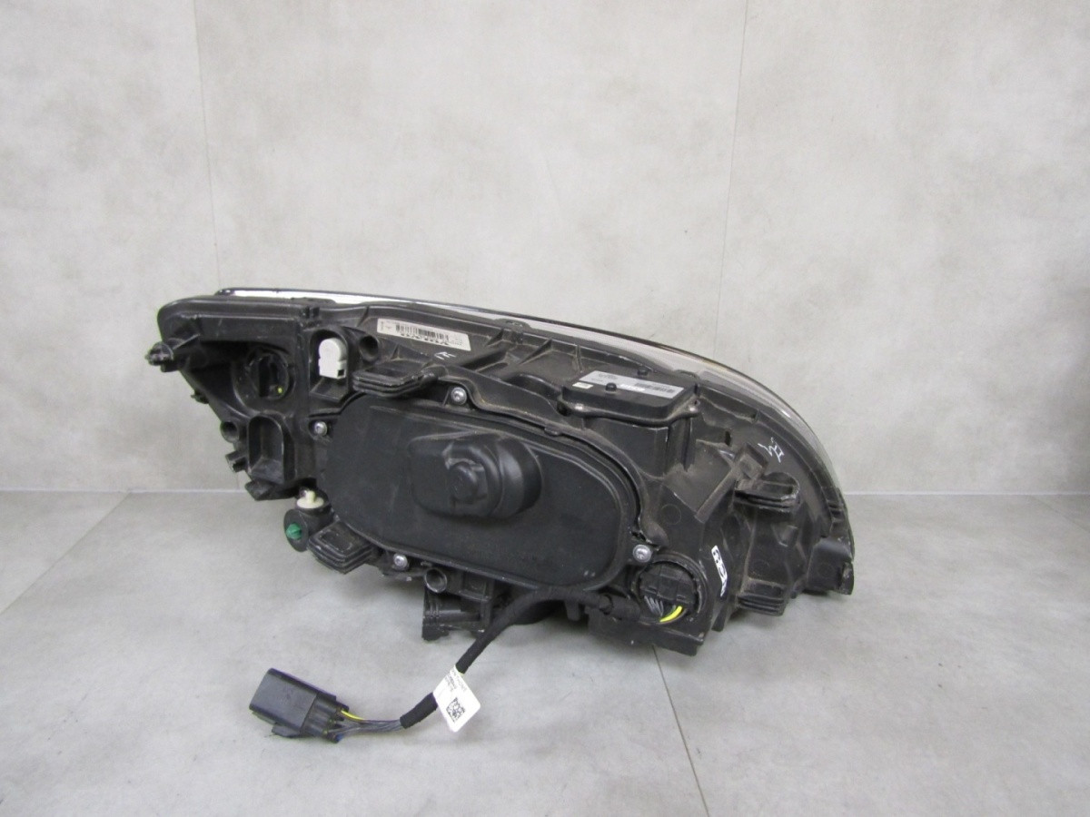 KOPLAMP Volvo V60 S60 FACELIFT XENON DRAAIPUNT 14-18 LH LINKS 31420253 S1932/K2/1D