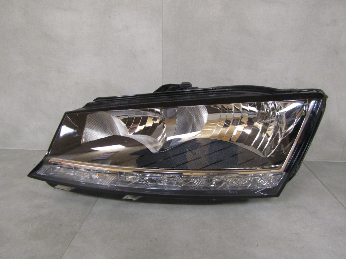 Koplamp Skoda Fabia 3 III FACELIFT STANDARD + LED 18-21 LH LINKS 6V1941015D Q1767/K2 5E