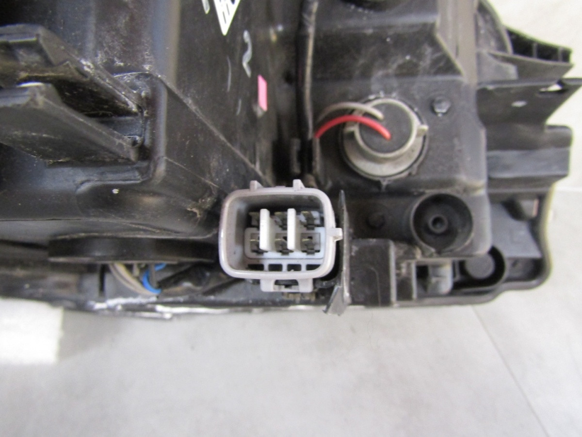 KOPLAMP TOYOTA YARIS 3 III FACELIFT STANDAARD LENS 14-17 LH S2149/K1/4D