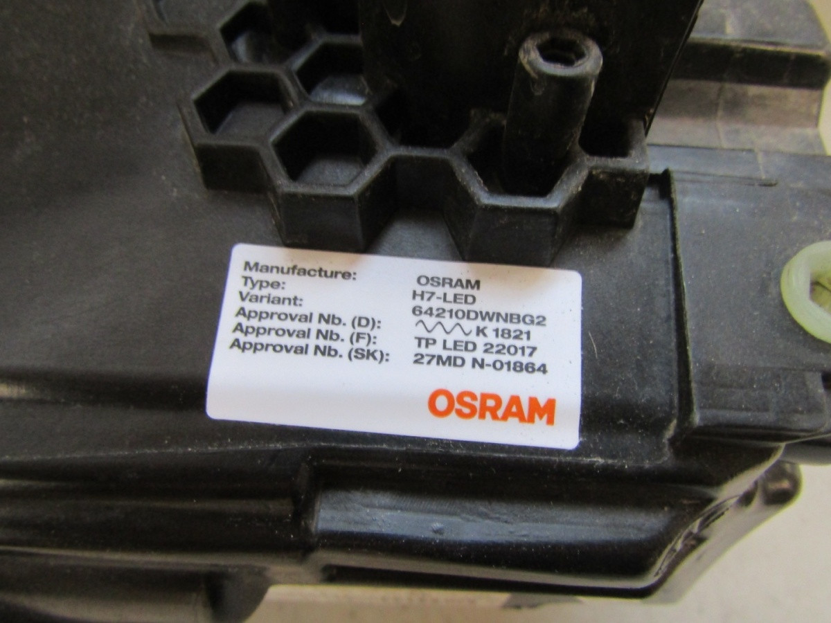 KOPLAMP VOLKSWAGEN CADDY 2K1 FACELIFT 15-20 STANDAARD RECHTS HELLA 1EA012286-06 S2095/K2/18D