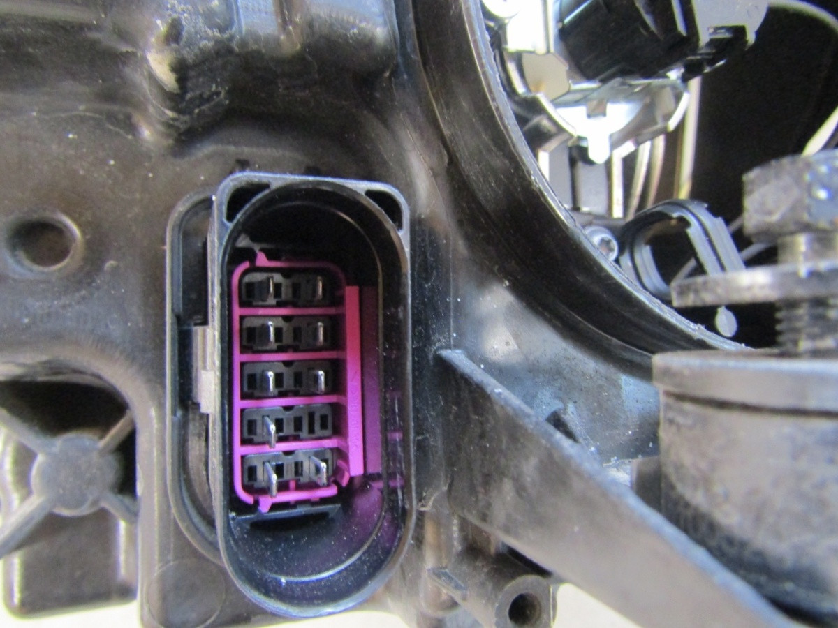 KOPLAMP VOLKSWAGEN CADDY 2K1 FACELIFT 15-20 STANDAARD RECHTS HELLA 1EA012286-06 S2095/K2/18D